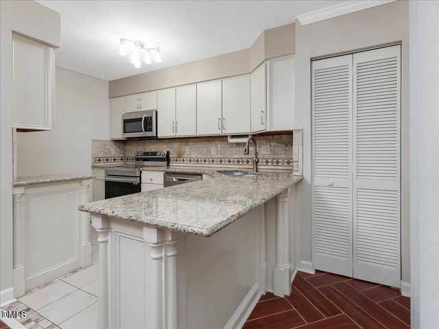 383 Summerwalk Circle, Chapel Hill, NC 27517