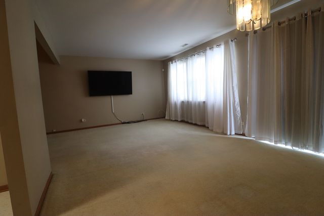 18 Forest Wood Lane, Park Forest, IL 60466