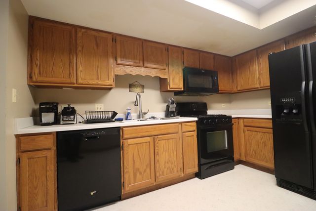 18 Forest Wood Lane, Park Forest, IL 60466