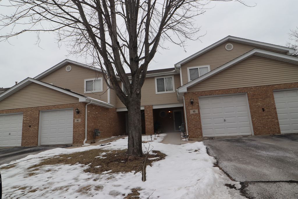 18 Forest Wood Lane, Park Forest, IL 60466