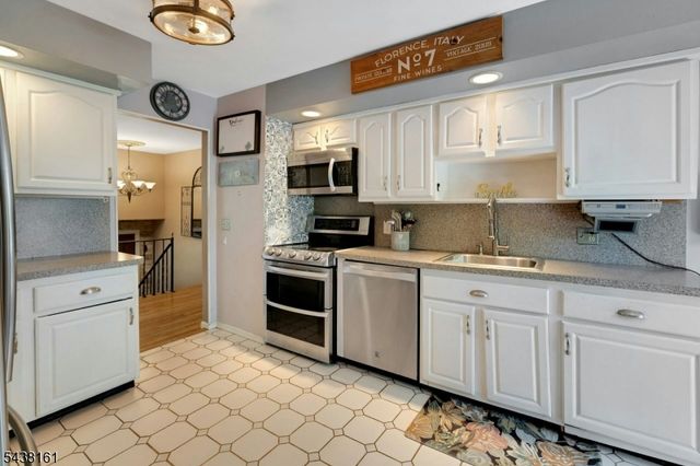 50 Crestwood Rd, Rockaway Boro, NJ 07866