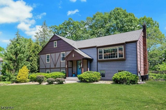 50 Crestwood Rd, Rockaway Boro, NJ 07866