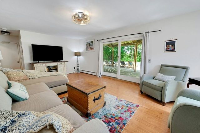 50 Crestwood Rd, Rockaway Boro, NJ 07866