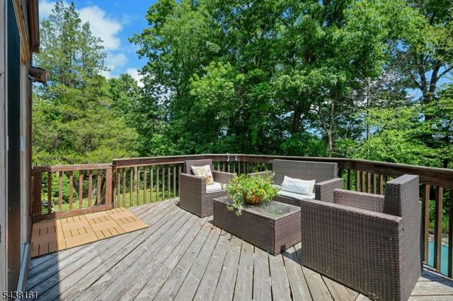 50 Crestwood Rd, Rockaway Boro, NJ 07866