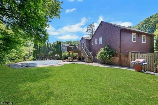 50 Crestwood Rd, Rockaway Boro, NJ 07866