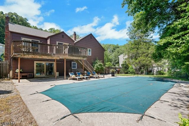 50 Crestwood Rd, Rockaway Boro, NJ 07866