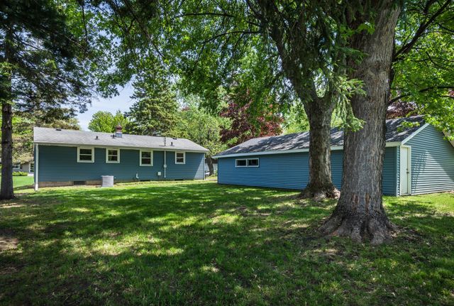 616 Esther Lane, Woodbury, MN 55125