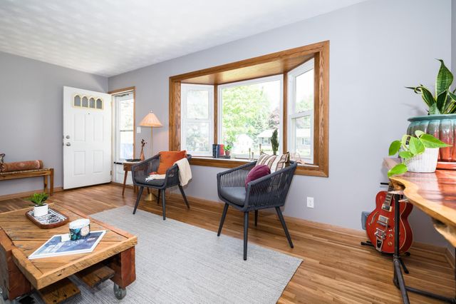 616 Esther Lane, Woodbury, MN 55125