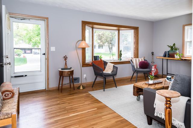 616 Esther Lane, Woodbury, MN 55125