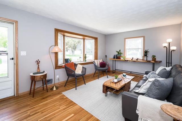 616 Esther Lane, Woodbury, MN 55125