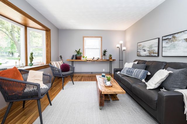 616 Esther Lane, Woodbury, MN 55125