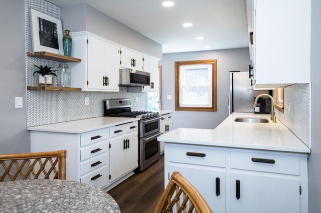 616 Esther Lane, Woodbury, MN 55125