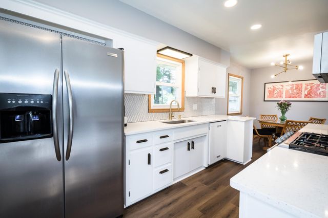 616 Esther Lane, Woodbury, MN 55125