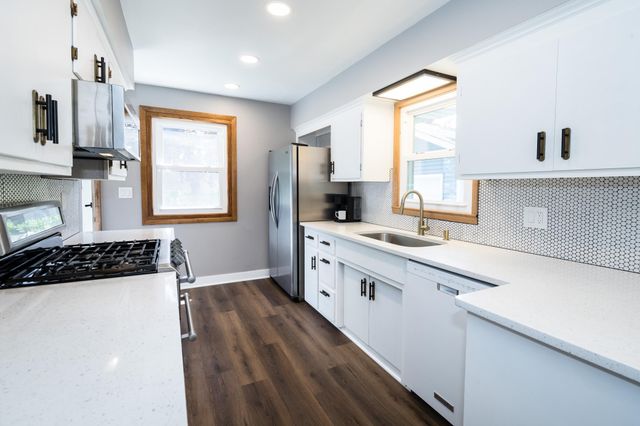 616 Esther Lane, Woodbury, MN 55125