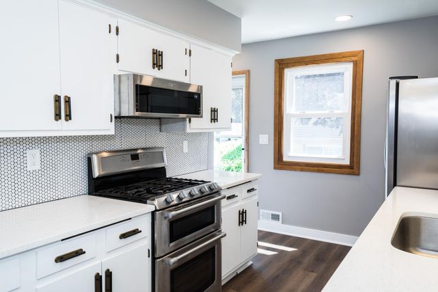 616 Esther Lane, Woodbury, MN 55125