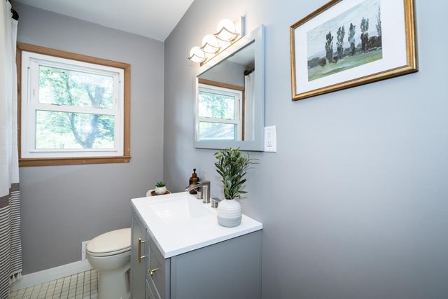 616 Esther Lane, Woodbury, MN 55125