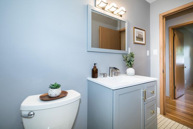 616 Esther Lane, Woodbury, MN 55125