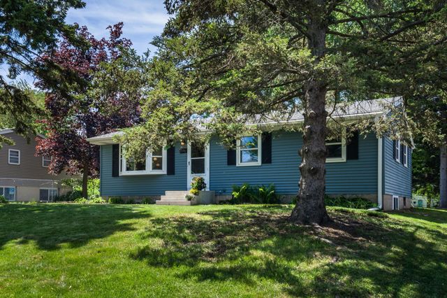 616 Esther Lane, Woodbury, MN 55125