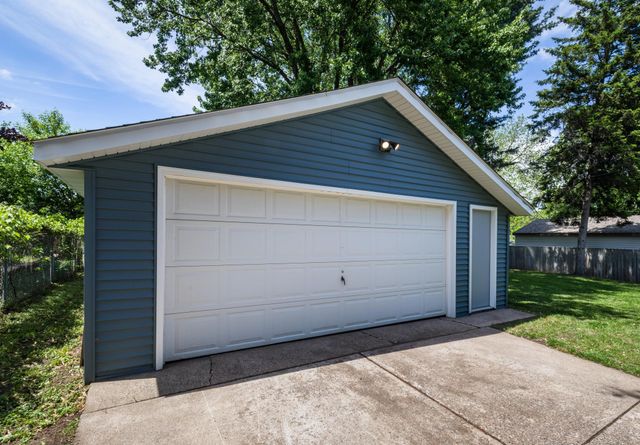 616 Esther Lane, Woodbury, MN 55125