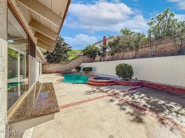 28908 Hollowbrook Avenue, Agoura Hills, CA 91301