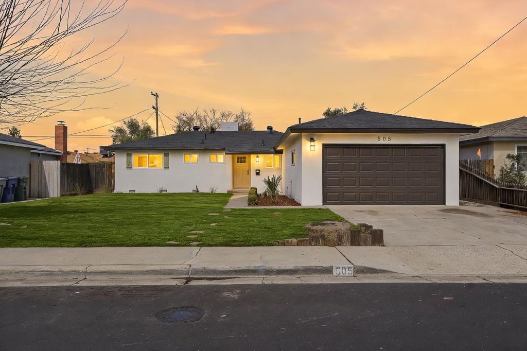 Image 1 of property listing at 505 W Pico Avenue, Clovis, CA 93612