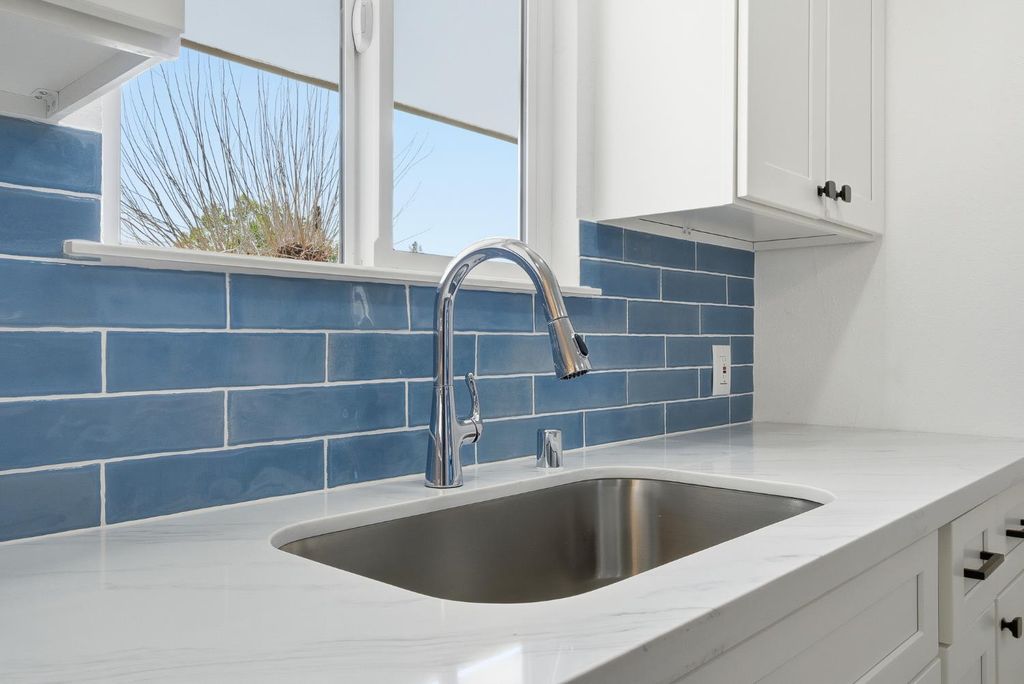 Image 8 of property listing at 505 W Pico Avenue, Clovis, CA 93612