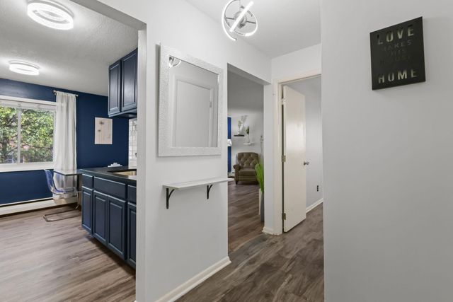 3237 15th Avenue S 21, Minneapolis, MN 55407