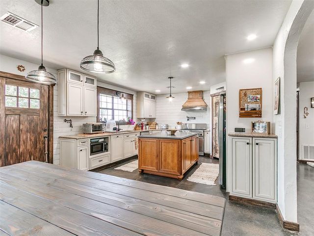 17700 Box Road, Lexington, OK 73051