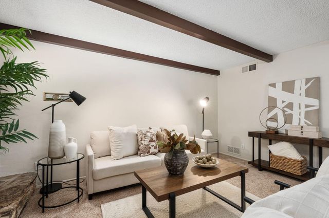 1027 W Rialto Avenue, Fresno, CA 93705