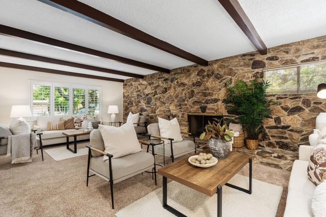 1027 W Rialto Avenue, Fresno, CA 93705