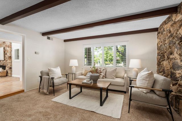 1027 W Rialto Avenue, Fresno, CA 93705