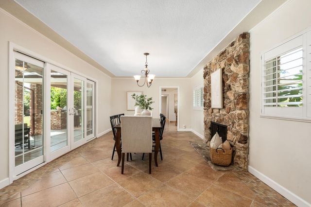 1027 W Rialto Avenue, Fresno, CA 93705