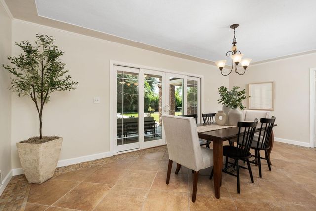 1027 W Rialto Avenue, Fresno, CA 93705