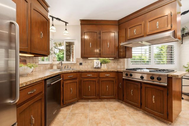 1027 W Rialto Avenue, Fresno, CA 93705