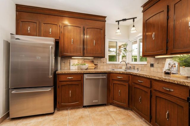 1027 W Rialto Avenue, Fresno, CA 93705