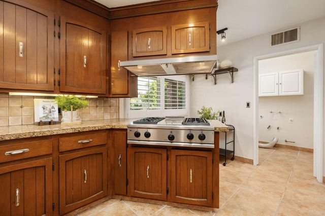 1027 W Rialto Avenue, Fresno, CA 93705