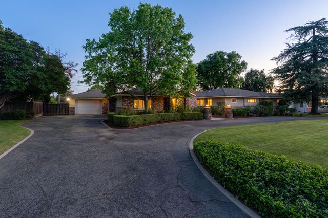 1027 W Rialto Avenue, Fresno, CA 93705