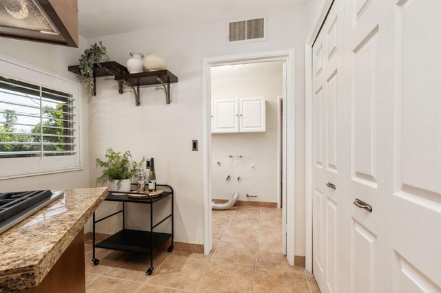 1027 W Rialto Avenue, Fresno, CA 93705