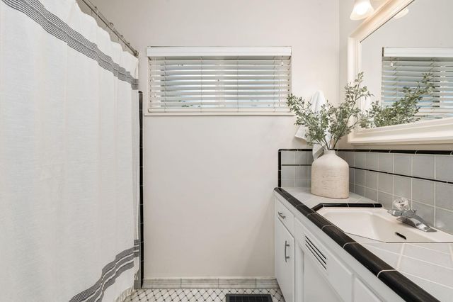 1027 W Rialto Avenue, Fresno, CA 93705