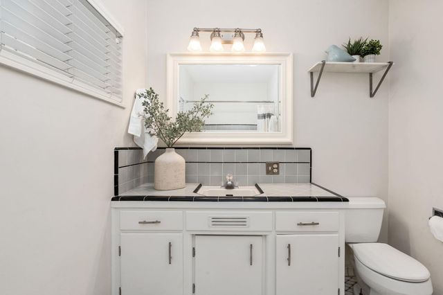 1027 W Rialto Avenue, Fresno, CA 93705