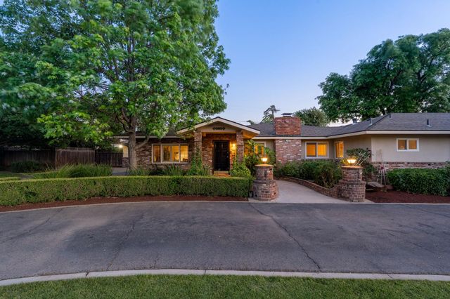 1027 W Rialto Avenue, Fresno, CA 93705