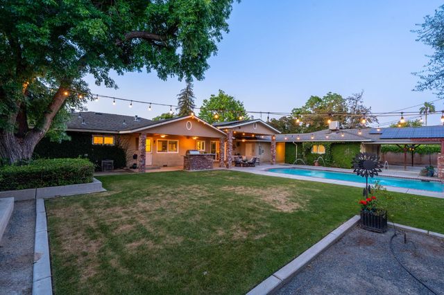 1027 W Rialto Avenue, Fresno, CA 93705