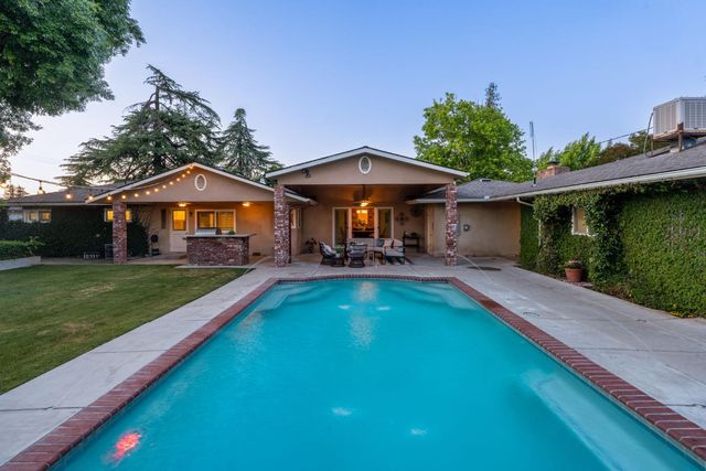 1027 W Rialto Avenue, Fresno, CA 93705