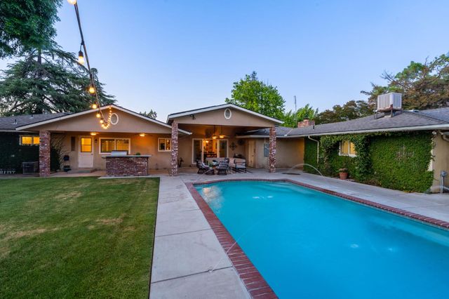 1027 W Rialto Avenue, Fresno, CA 93705