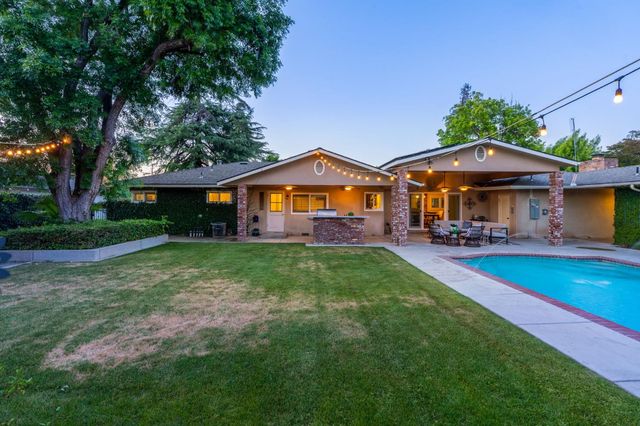 1027 W Rialto Avenue, Fresno, CA 93705