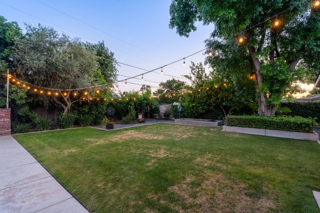 1027 W Rialto Avenue, Fresno, CA 93705