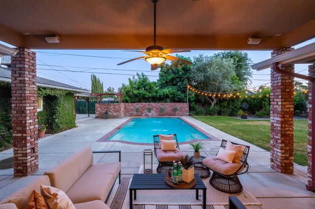 1027 W Rialto Avenue, Fresno, CA 93705