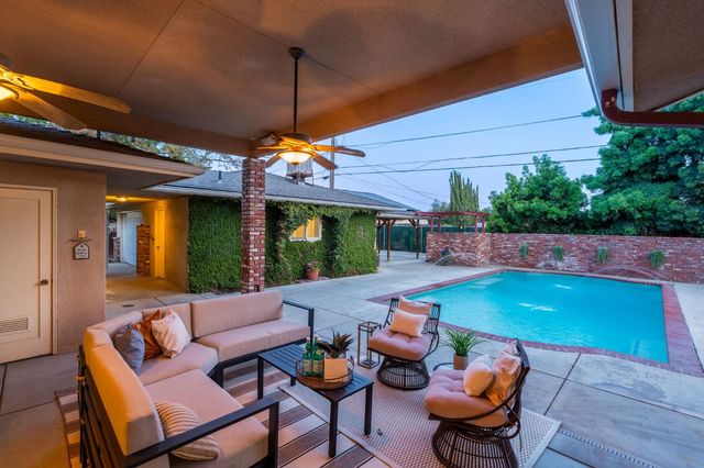 1027 W Rialto Avenue, Fresno, CA 93705