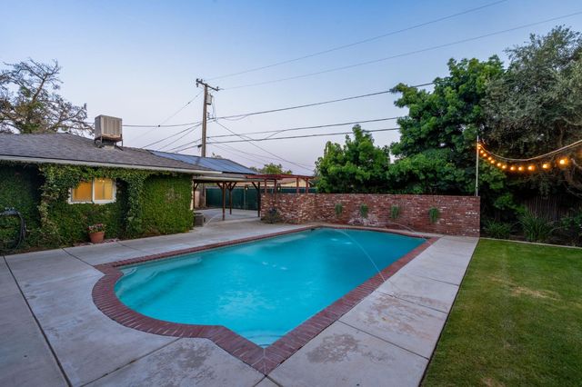 1027 W Rialto Avenue, Fresno, CA 93705