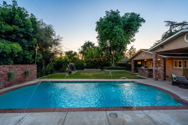 1027 W Rialto Avenue, Fresno, CA 93705